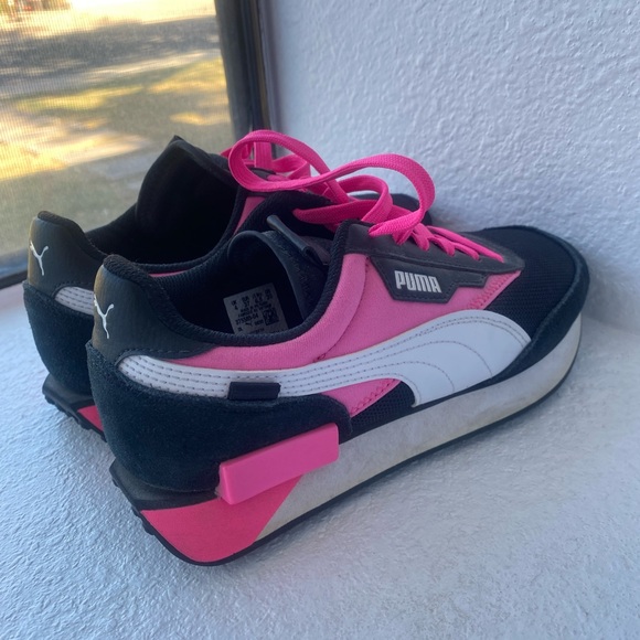 Black, white and hot pink Puma Sneakers - Picture 4 of 6
